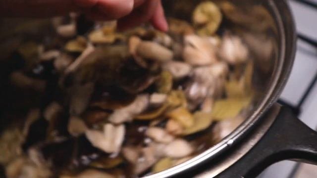 УНИВЕРСАЛЬНЫЙ маринад для грибов на зиму! Закатываем так ГРИБЫ много лет
