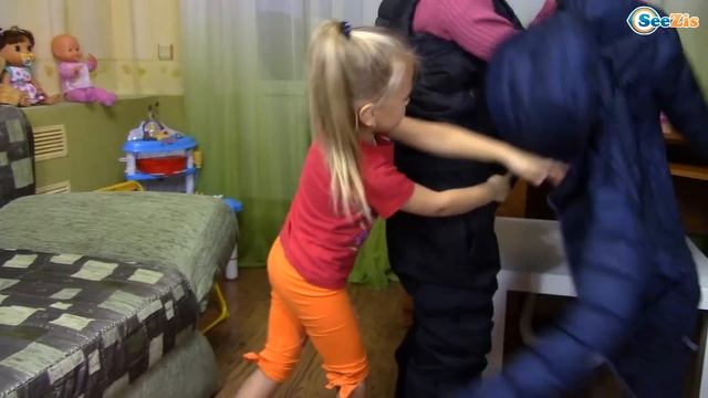 ЧЕЛЛЕНДЖ ОДЕЖДА Вызов Принят Ярослава и Рита Переодевание Видео для детей DRESS UP CHALLENGE