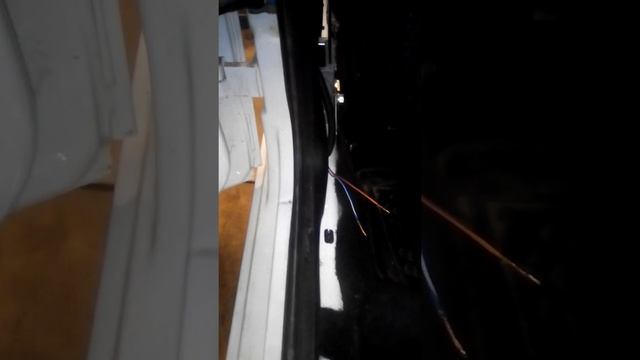 Лада Гранта седан Lada Granta . где провода на задние динамики ( колонки )