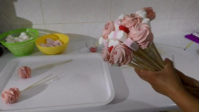 Букет из маршмеллоу и зефира своими руками Как сделать букет Упаковка букета