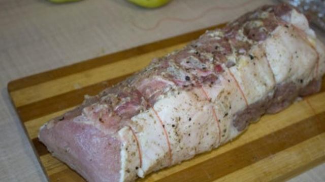 Свиной карбонат в фольге в духовке