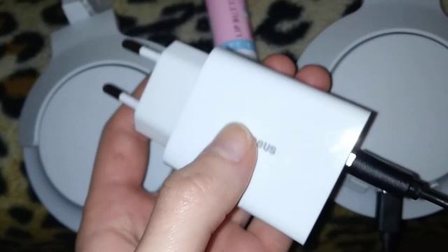 Как правильно зарядить беспроводные наушники Philips Bass+ Over Ear ???