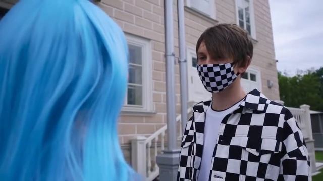 ФРЕНДЗОНА БОЙЧИК ПЕРВЫЙ КЛИП ФРЕНДЗОНЫ