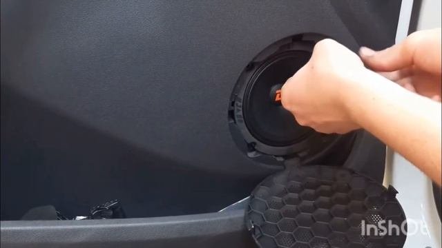 Замена штатных динамиков в Lada Vesta на Dl Audio raven 130!