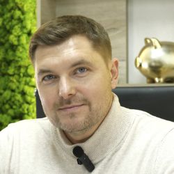 Денис Антонов