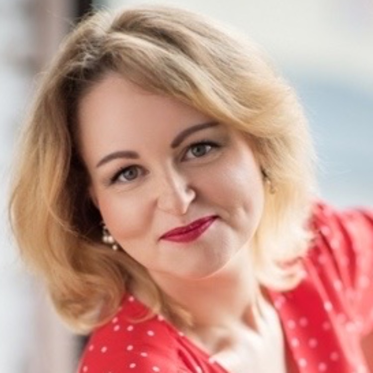 Анна Анисимова. Пёстрая жизнь