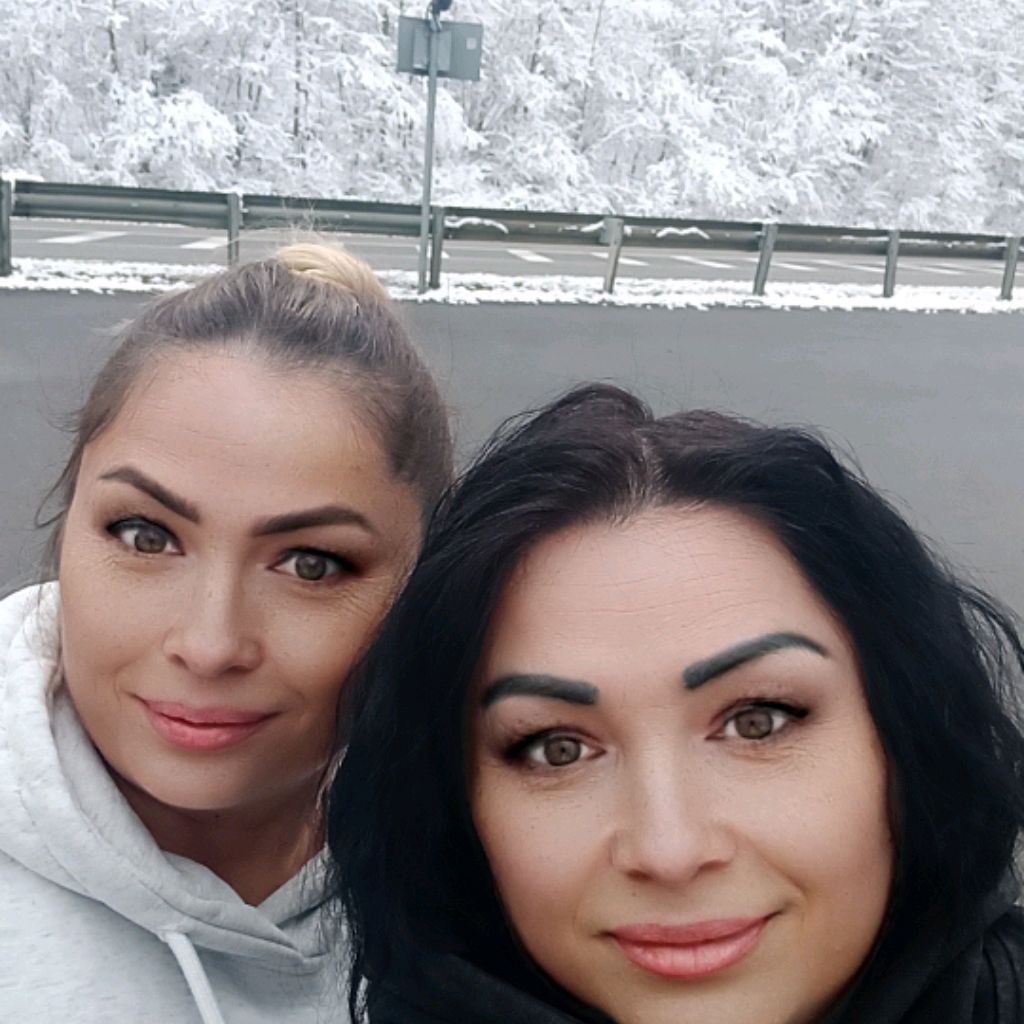 ЛОРА Юрьевна