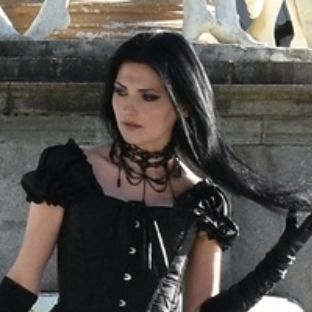 Selinna R