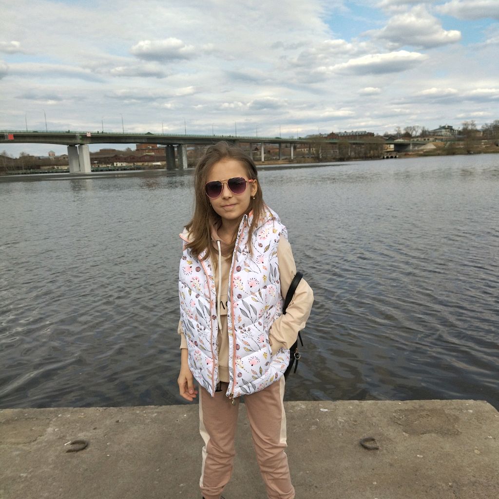 играем в маинкрафт.