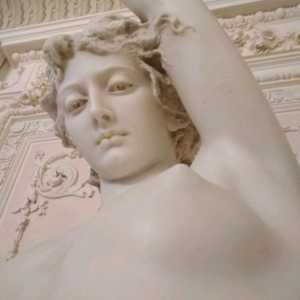 ES