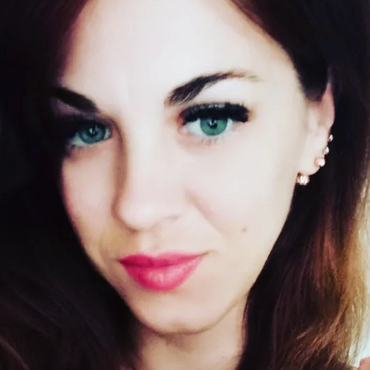 LadyInRed25